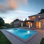 Re By Istrialux Villa *