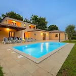 Re By Istrialux Villa *