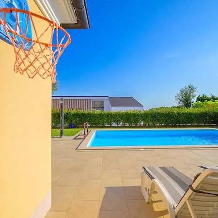 Re By Istrialux Villa