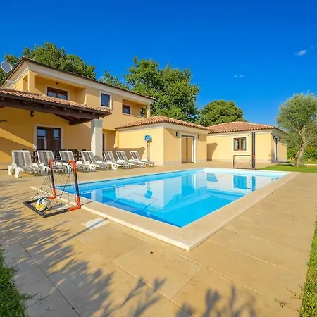Re By Istrialux Villa